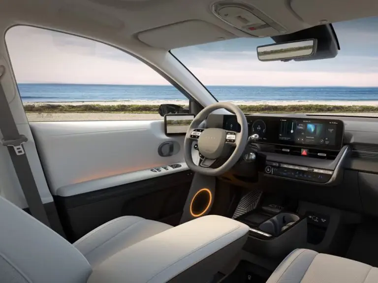 Uudistettu keskikonsoli
